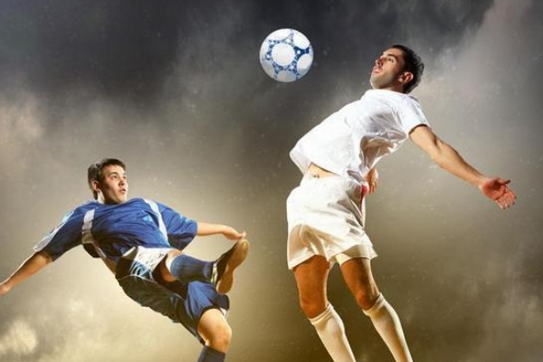 為什么足球球員的薪資都很高？