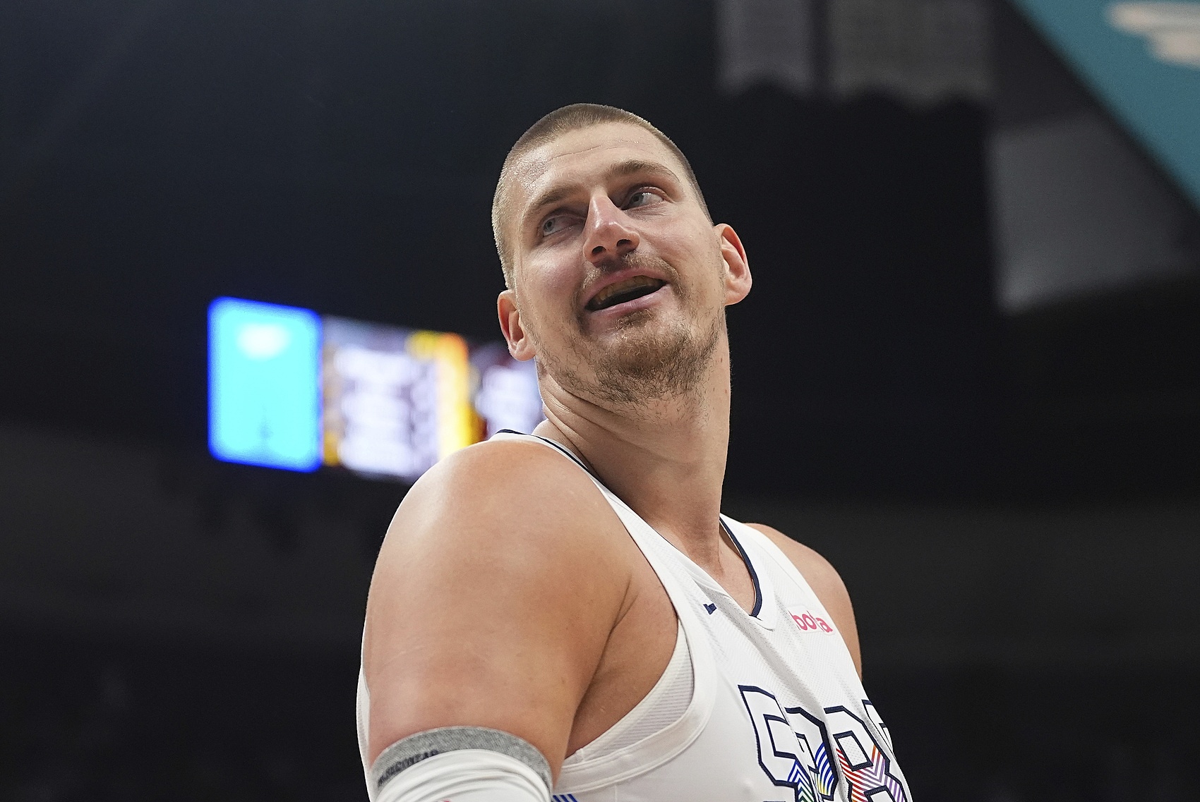 放棄3億？表兄弟：?jiǎn)袒鎺缀踹x擇退休 然后再續(xù)簽其最高工資合同 他瘋了